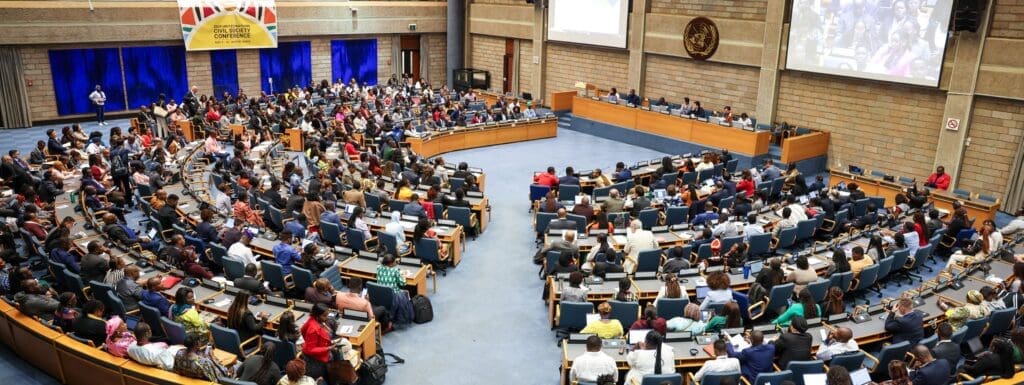 The UN Civil Society Conference in Nairobi The UN Civil Society Conference in Nairobi, Kenya, brought together 2,158 civil society representatives; 317 officials from Member States,
international organizations, and the UN system; 67 media representatives; and 47 volunteers from 115 countries. Credit: UNIS Nairobi.